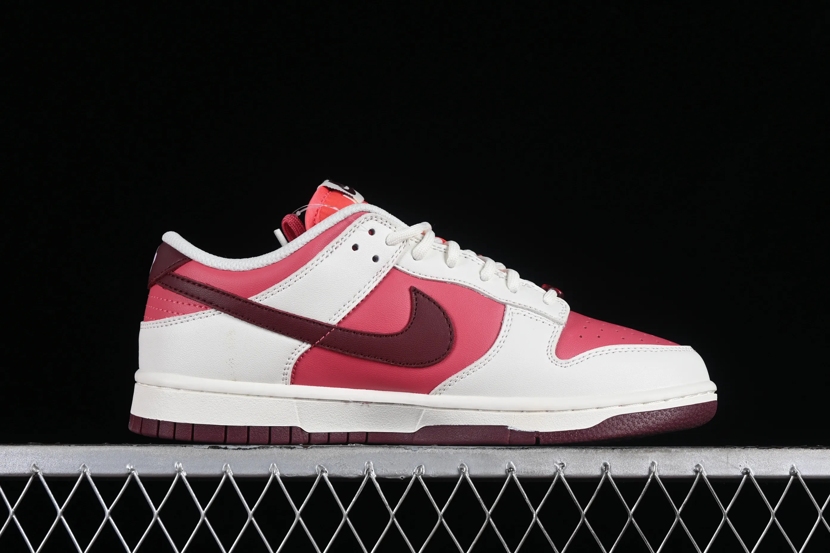 All Categories Nk SB Dunk Series Nk SB Dunk Low Low-top sneakers N version Nk Dunk Low GS "Valentine's Day" Valentine's Day color SB low-top casual sneakers HF0736-161